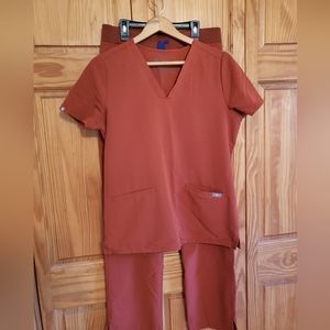 Auburn Figs Scrub Set